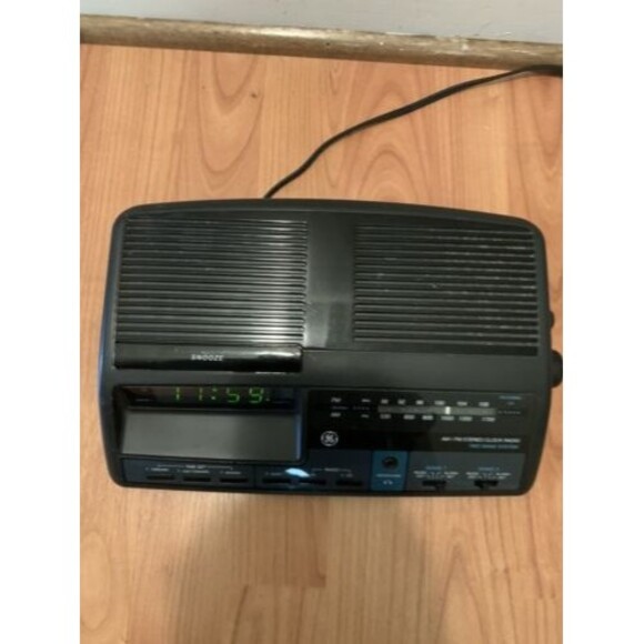 Vintage GE Clock AM/FM Radio Digital Dual Alarm Clock - Picture 3 of 11